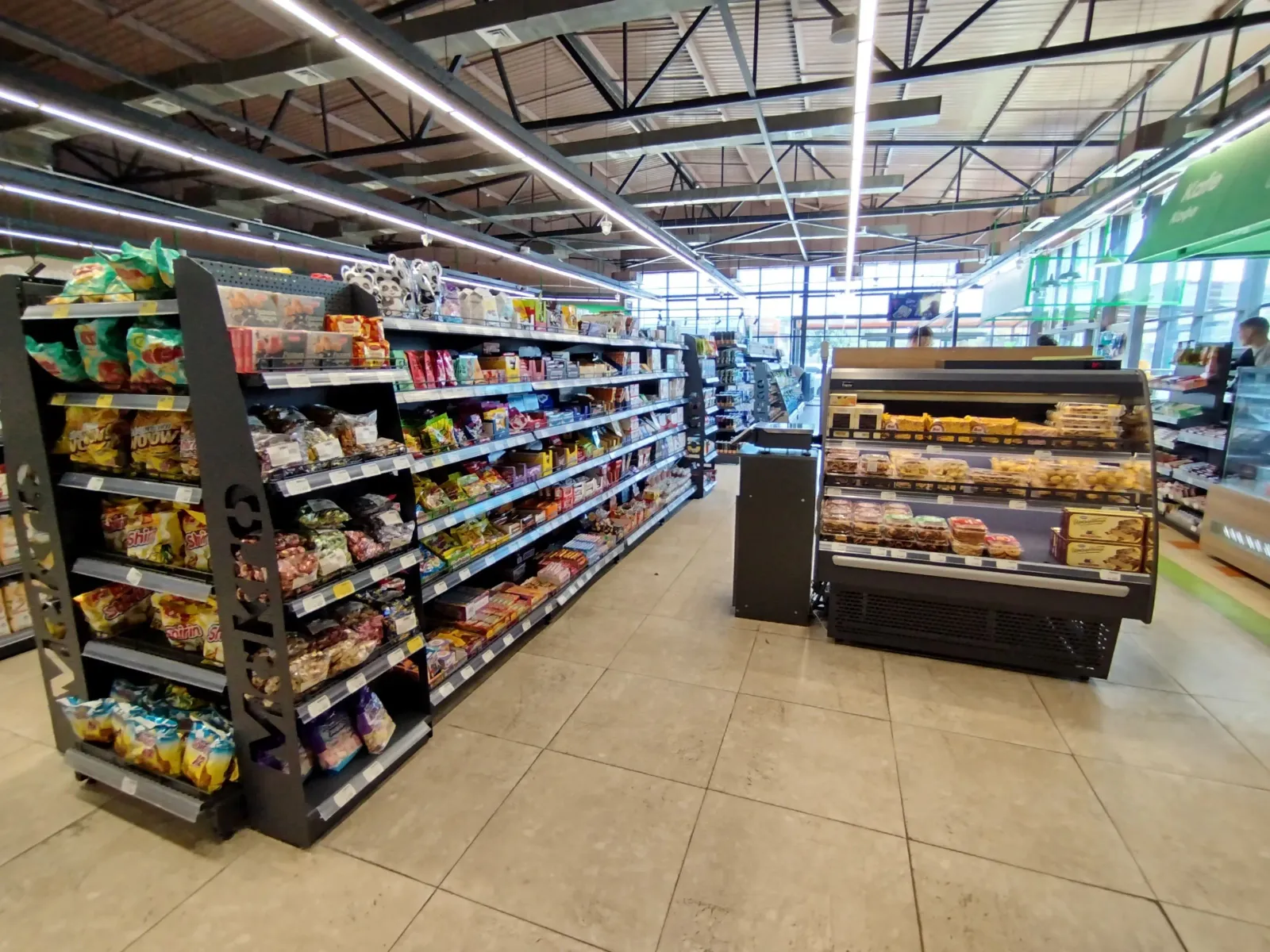 Makro Local, UZ
