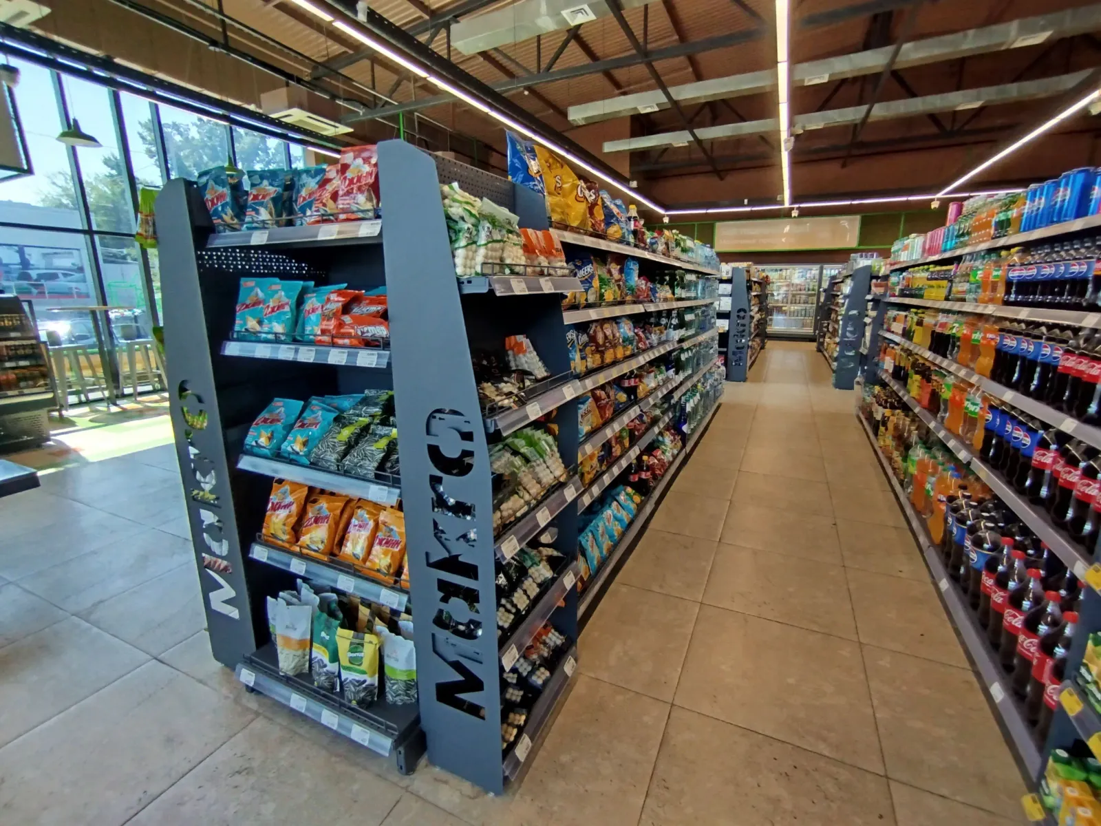 Makro Local, UZ
