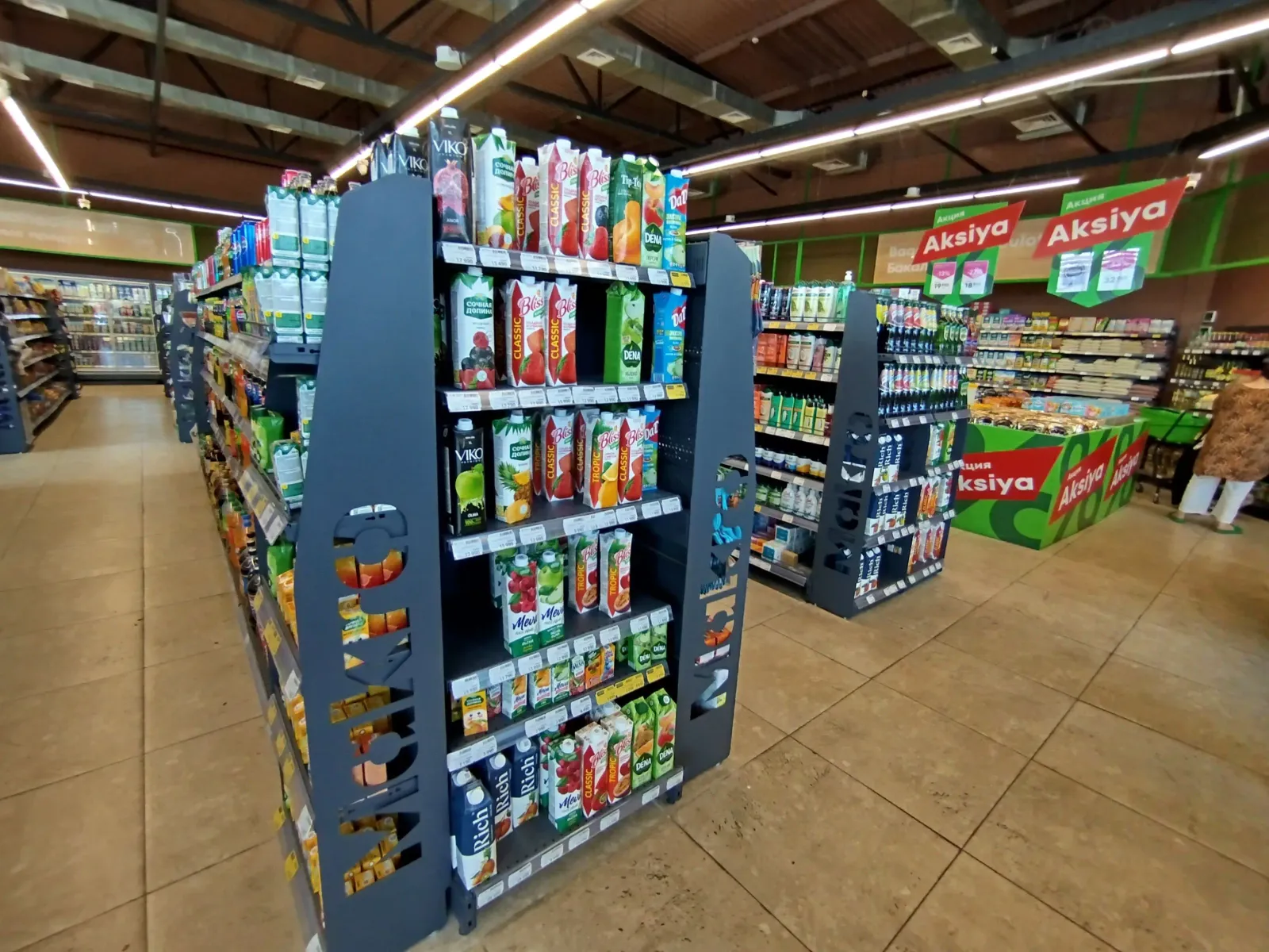 Makro Local, UZ